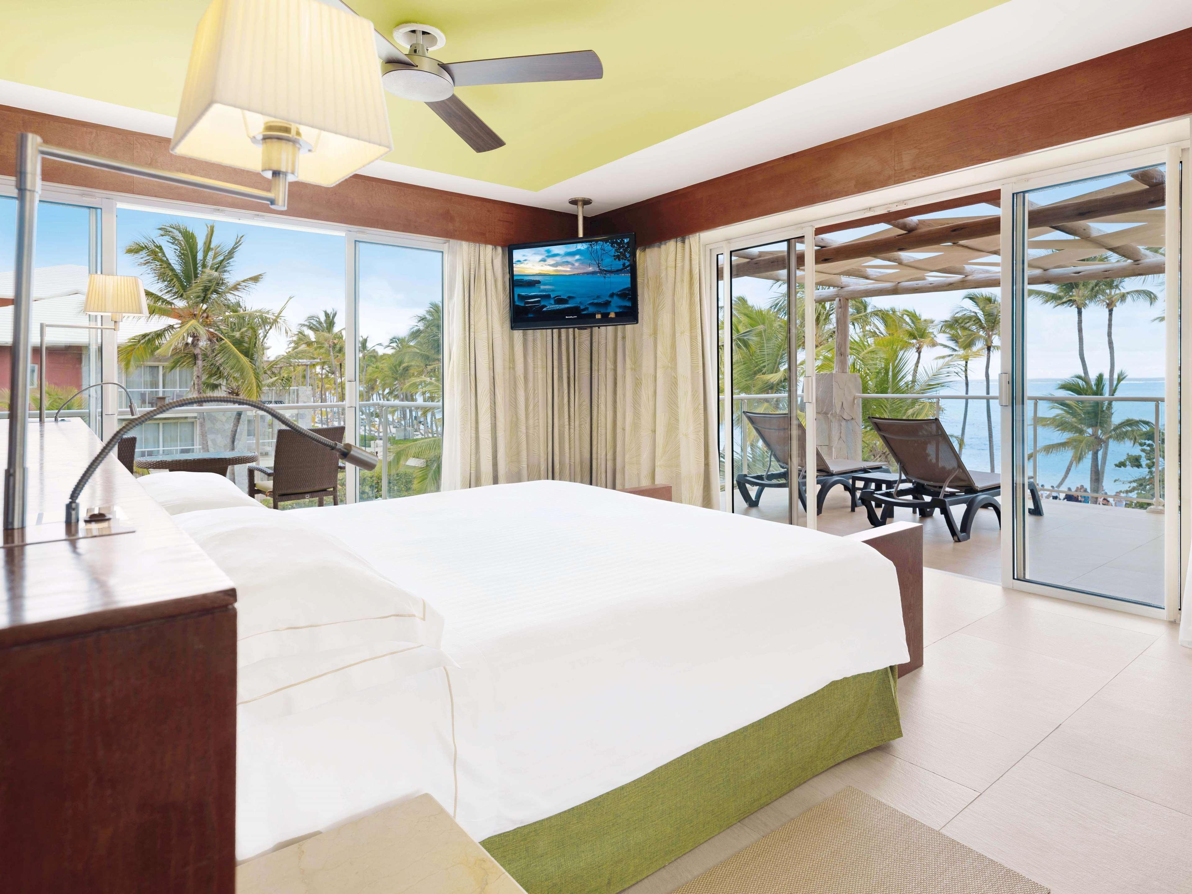 Barceló Bávaro Palace All Inclusive Esterno foto A bedroom at the Hard Rock Hotel & Casino Punta Cana