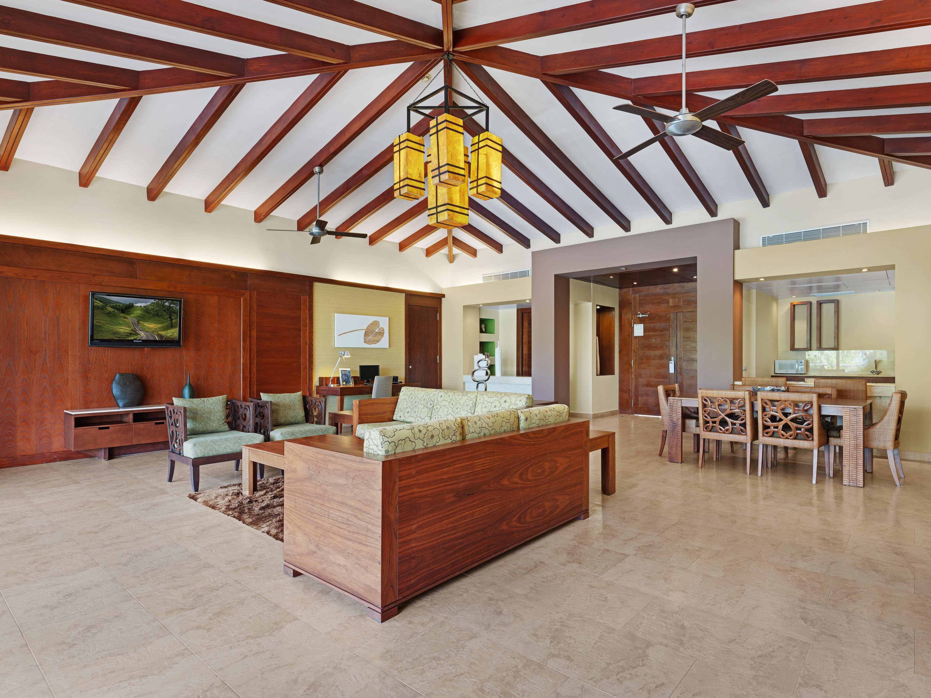 Barceló Bávaro Palace All Inclusive Esterno foto A suite at the Westin Nanuk, Victoria, British Columbia