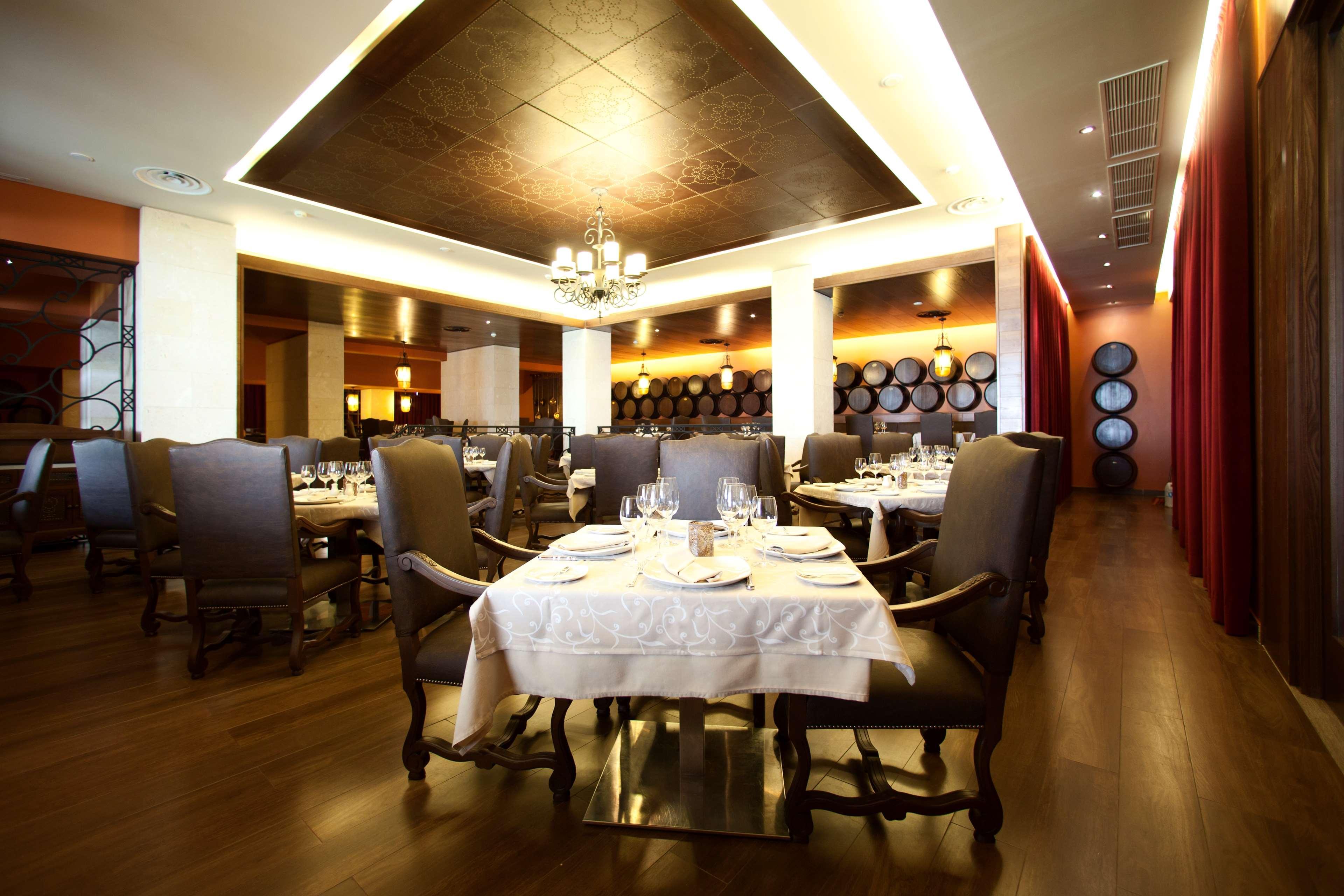 Barceló Bávaro Palace All Inclusive Esterno foto The interior of the restaurant