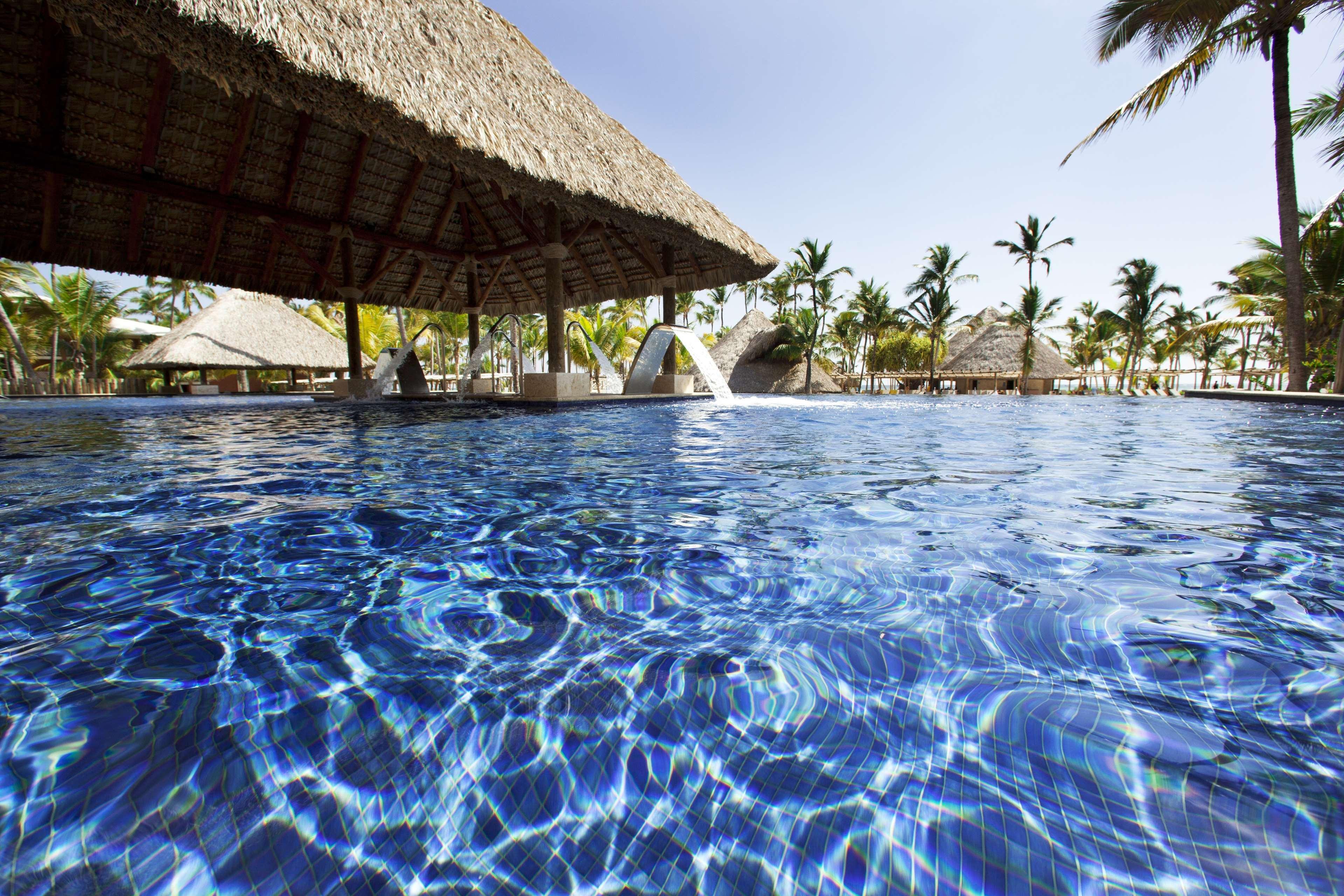 Barceló Bávaro Palace All Inclusive Esterno foto The pool at the Hard Rock Hotel