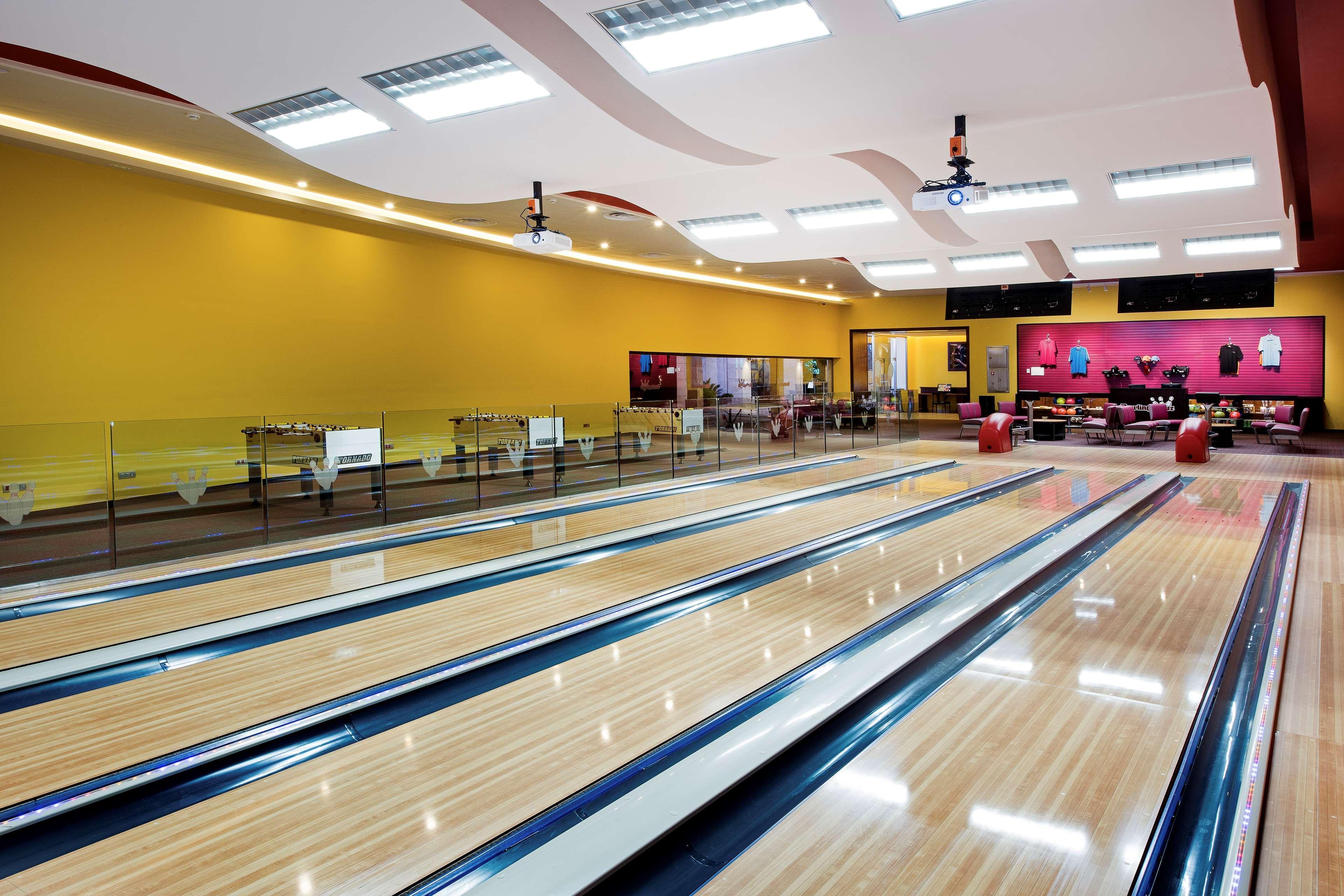 Barceló Bávaro Palace All Inclusive Esterno foto Bowling at the Village